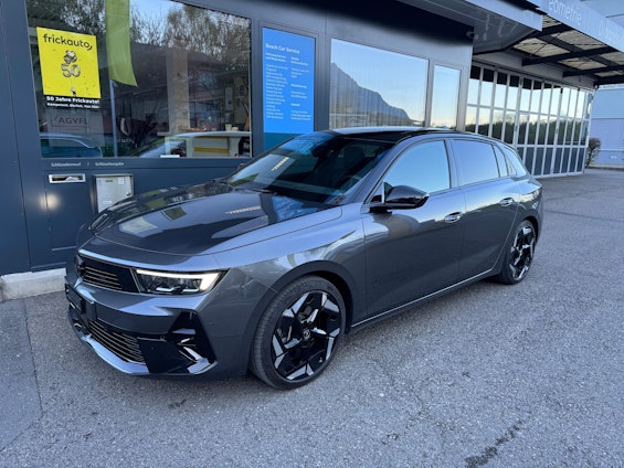 First vehicle image