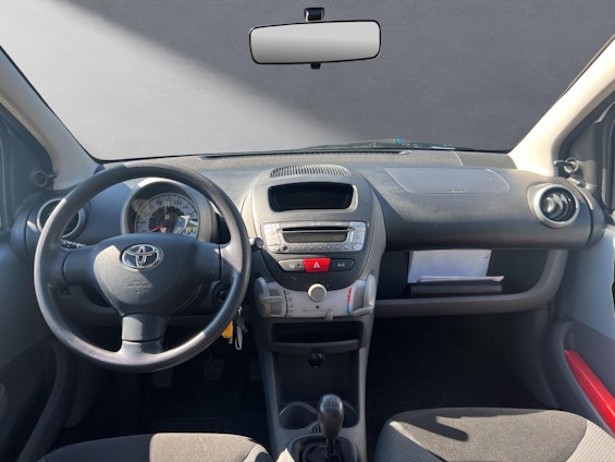 Vehicle image 3