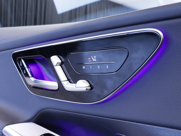 Vehicle image MERCEDES-BENZ GLC 220