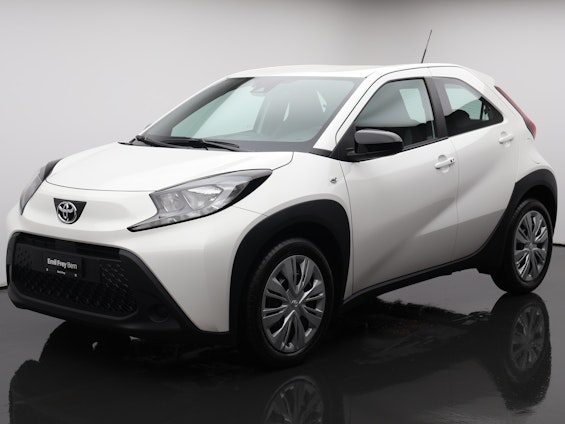 First vehicle image