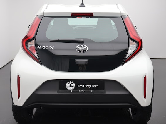 Vehicle image 16