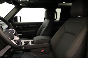 Vehicle image LAND ROVER Defender 90 3.0 D I6 250 X-Dynamic SE