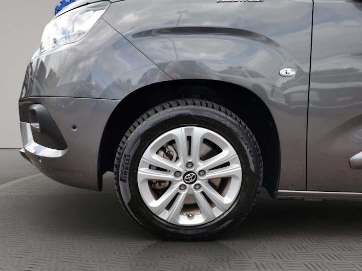 Vehicle image TOYOTA PROACE CITY VERSO