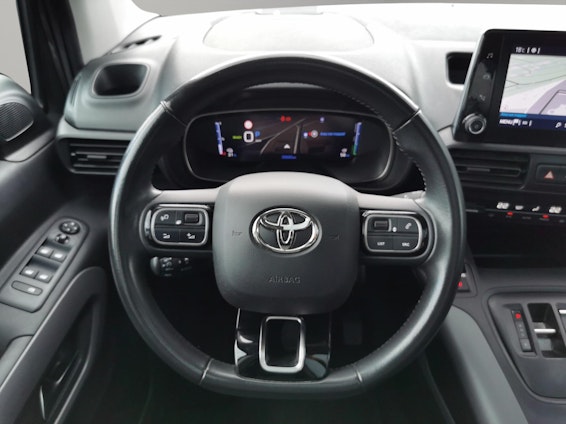 Vehicle image 9 Vehicle image 9