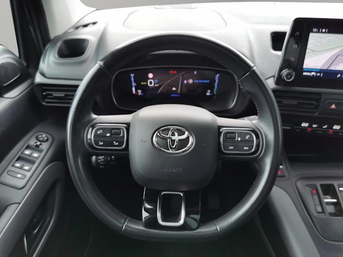 Vehicle image TOYOTA PROACE CITY VERSO