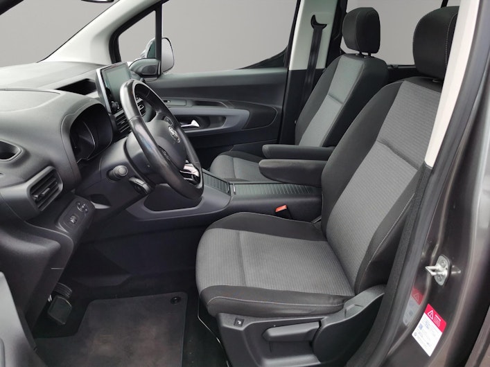 Vehicle image TOYOTA PROACE CITY VERSO