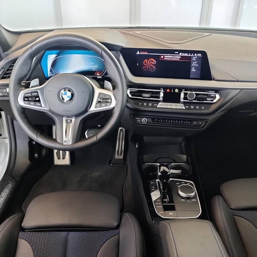 Vehicle image BMW 1 SERIES