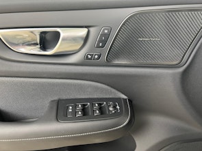 Vehicle image VOLVO S60 2.0 T8 TE Ultimate Dark eAWD