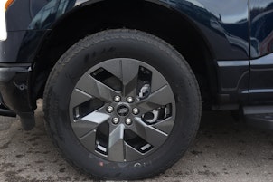 Vehicle image FORD F-150 Lightning DKab.Pick-up 98 kWh Lariat Launch Edition