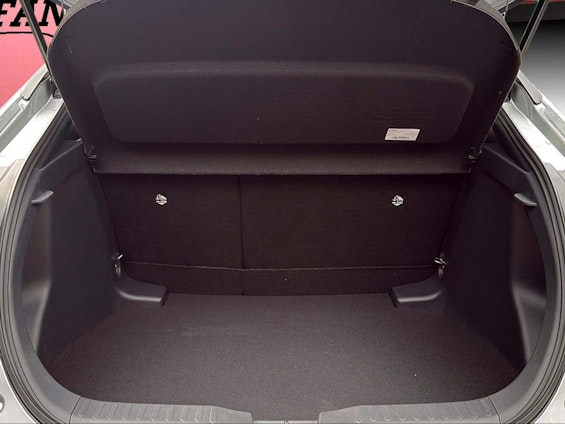 Vehicle image 6 Vehicle image 6