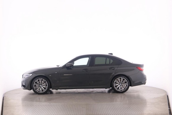 BMW 330i xDrive 3