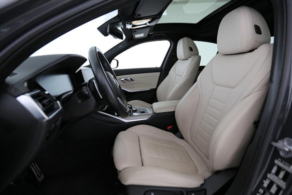 BMW 330i xDrive 2
