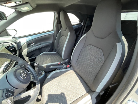 Vehicle image 6