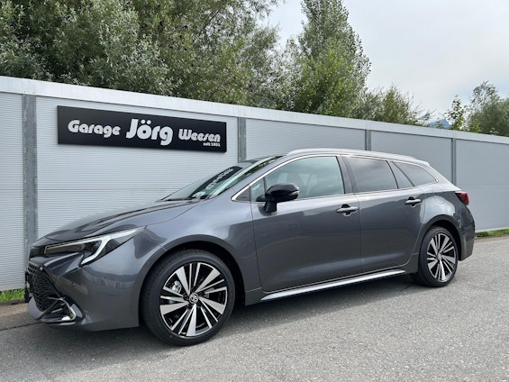 First vehicle image