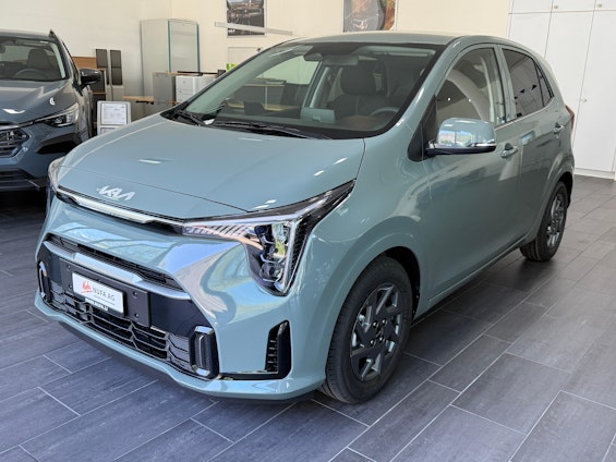 First vehicle image