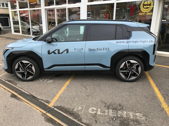 First vehicle image