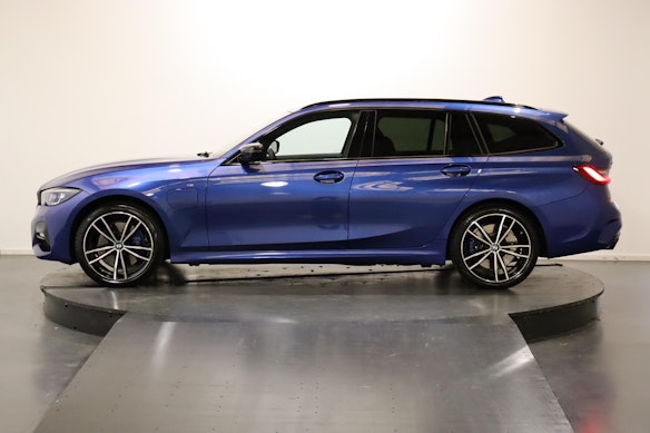 BMW 330e xDrive SAG Touring 1