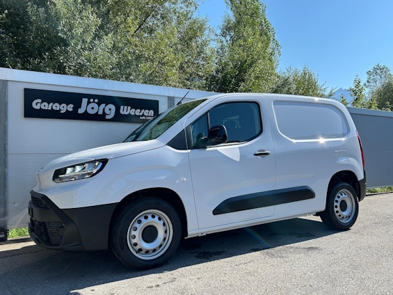 First vehicle image
