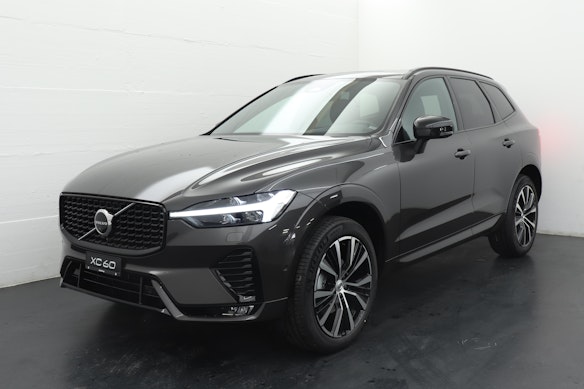 VOLVO XC60 2.0 B5 MH Ultra Dark AWD 1
