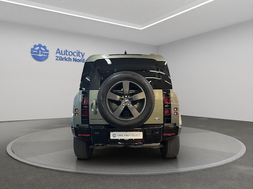 LAND ROVER Defender 110 3.0 D I6 300 X-Dynamic HSE 3
