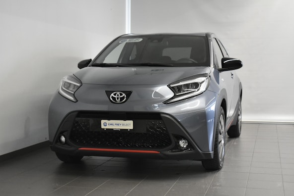 First vehicle image