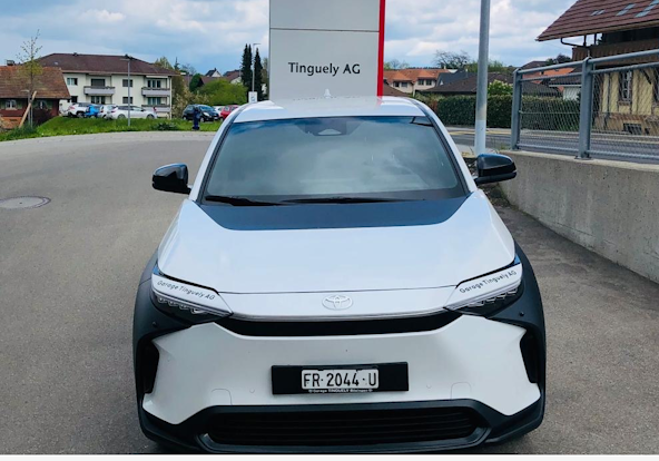 First vehicle image