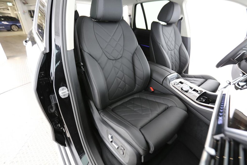 Vehicle image BMW X5