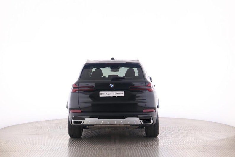 Vehicle image BMW X5