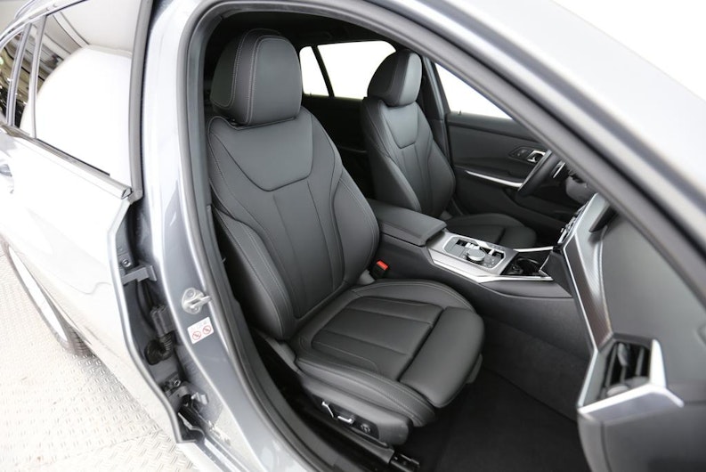 Vehicle image BMW 3 SERIES