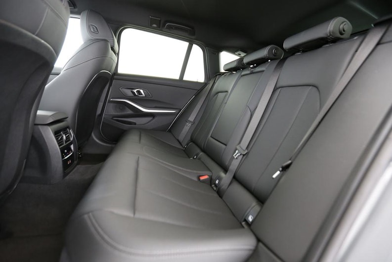 Vehicle image BMW 3 SERIES