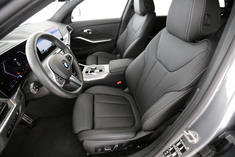 Vehicle image BMW 3 SERIES