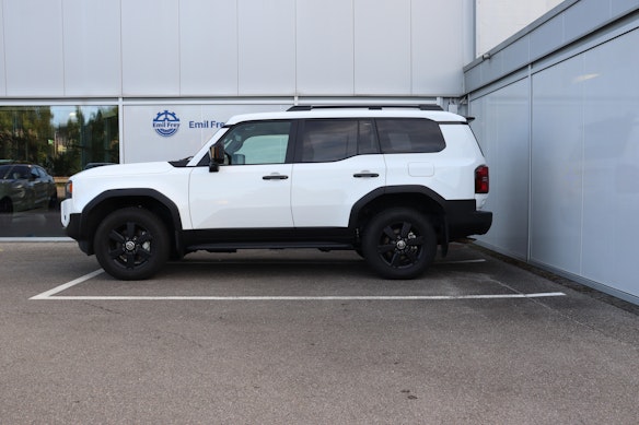 TOYOTA Land Cruiser 2.8 D Invincible 1