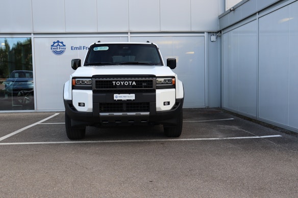 TOYOTA Land Cruiser 2.8 D Invincible 3