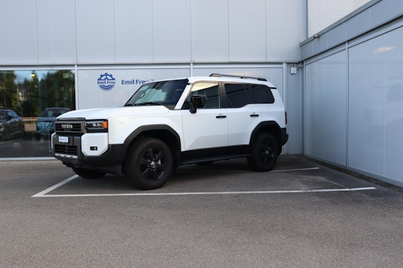 TOYOTA Land Cruiser 2.8 D Invincible 0