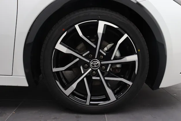 Toyota Prius 2.0 Plug-In-Hybrid Style