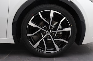 Vehicle image TOYOTA Prius 2.0 Plug-In-Hybrid Style