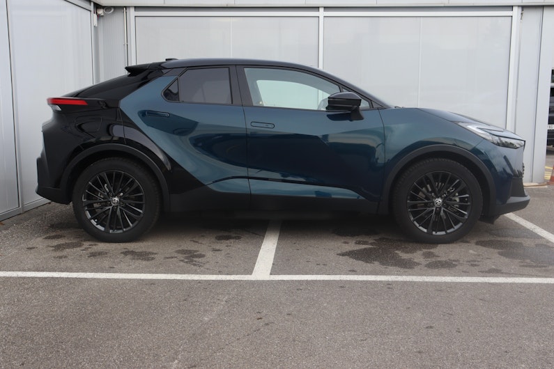 Vehicle image TOYOTA C-HR