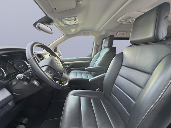 Vehicle image 9 Vehicle image 9