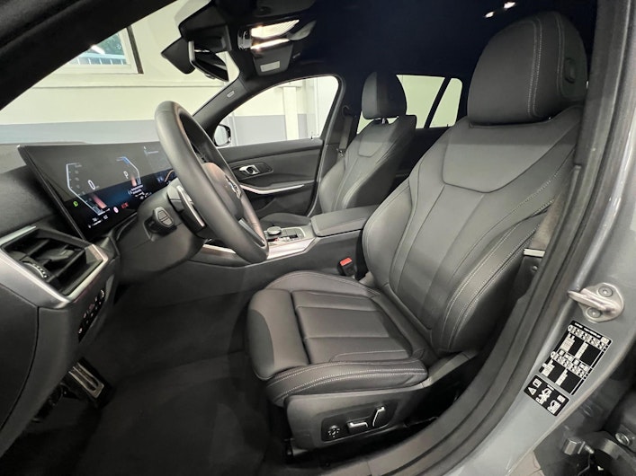 Vehicle image BMW 3 SERIES