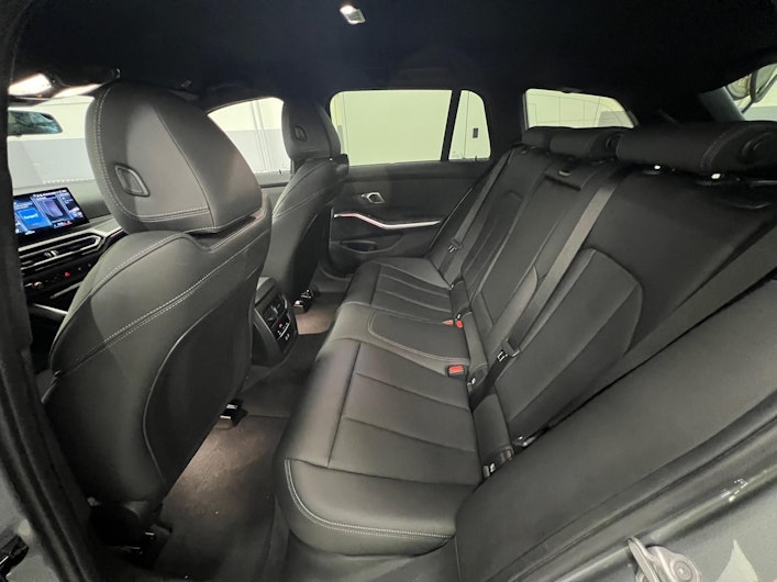 Vehicle image BMW 3 SERIES