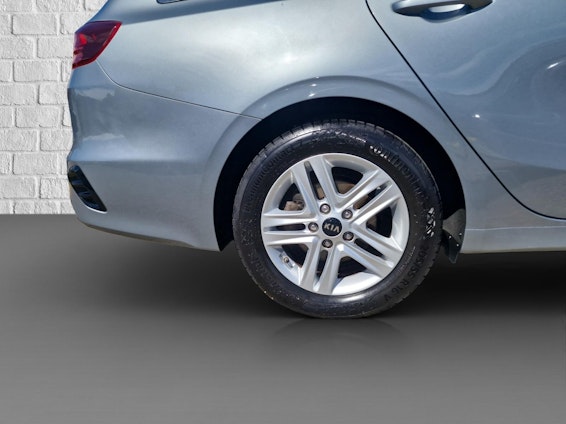 Vehicle image 14 Vehicle image 14