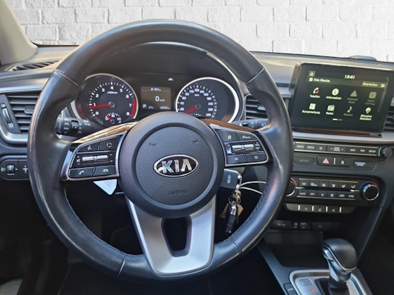 Vehicle image 13 Vehicle image 13