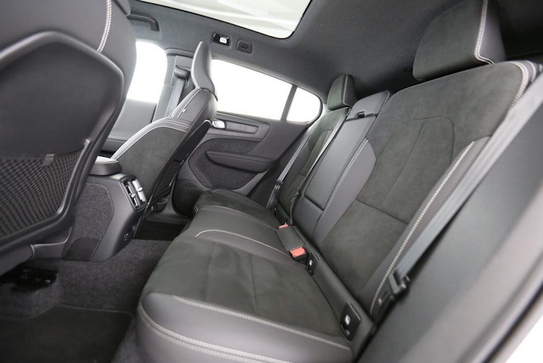 Vehicle image VOLVO C40