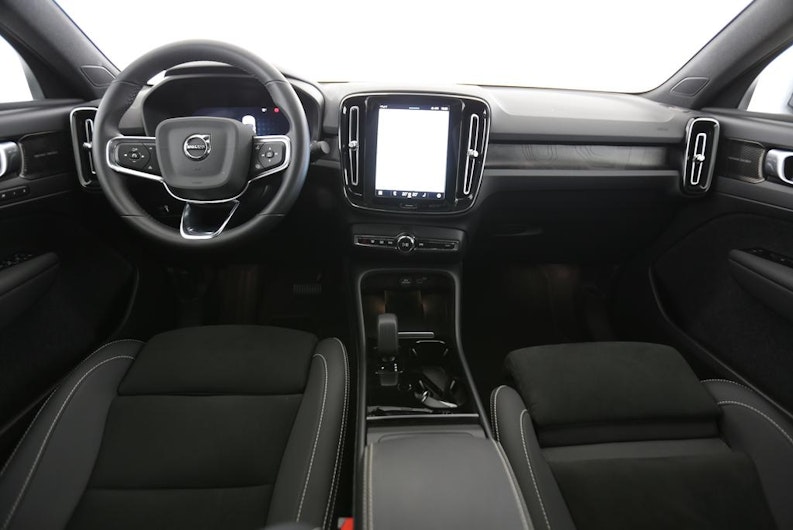 Vehicle image VOLVO C40