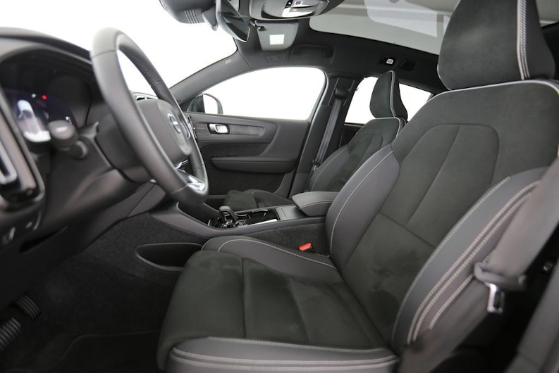 Vehicle image VOLVO C40