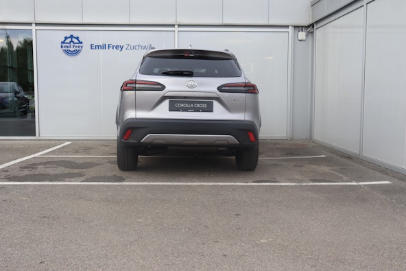 Vehicle image 5
