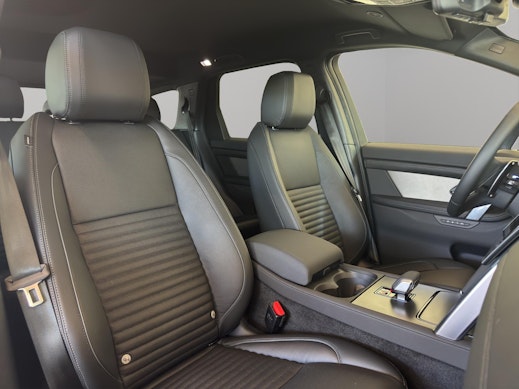 LAND ROVER Discovery Sport 1.5 T 270e Dynamic SE 2