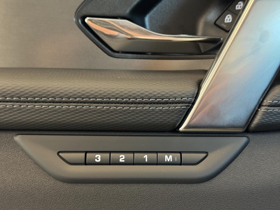 Vehicle image 15 Vehicle image 15