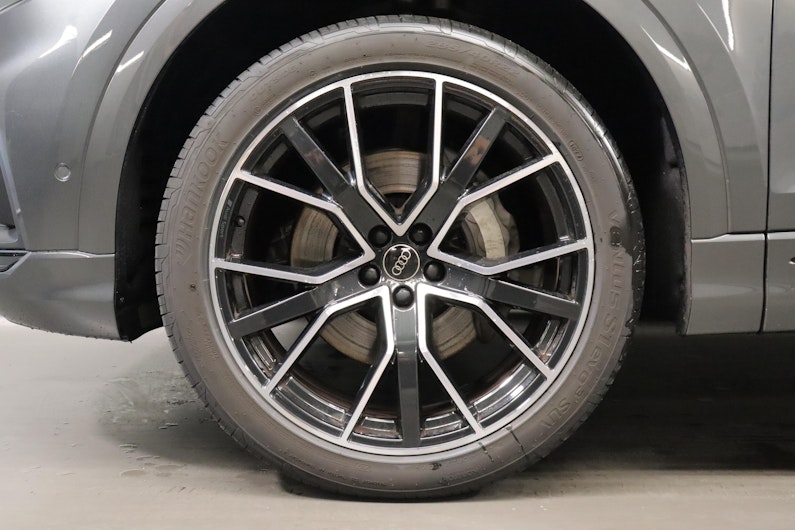 Vehicle image AUDI Q8