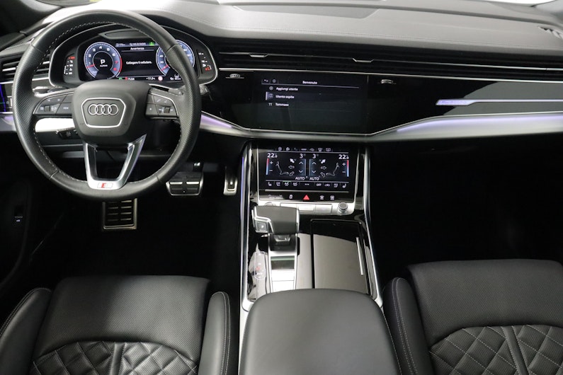 Vehicle image AUDI Q8